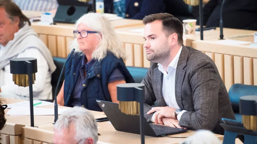 Insändarskribenten anser att Erik Bengtzboe (M) bör avgå från alla förtroendeuppdrag.
