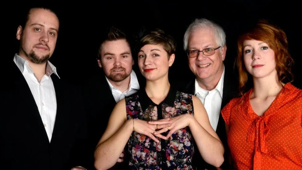 Från vänster: Tom Buhre (gitarr), Filip Berglund (bas), Josefin Peters (sång), Åke Jonsson (gitarr) och Terese Lien Evenstad (viloin).