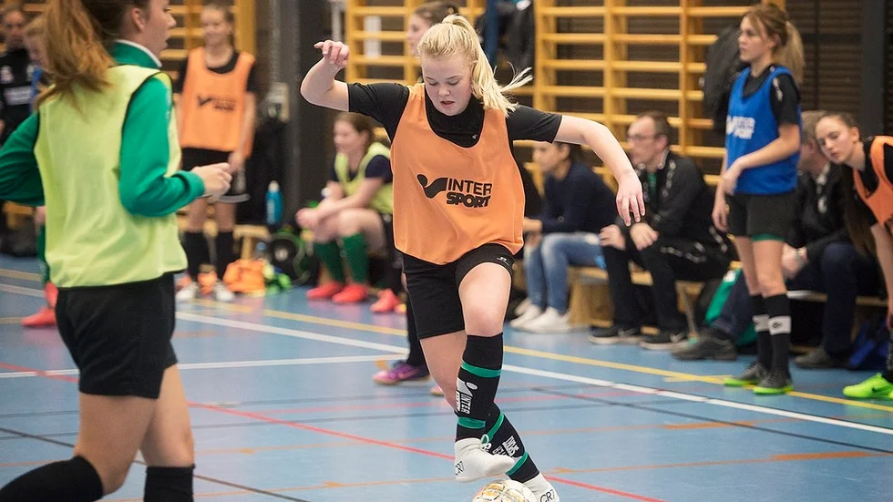 Emma Holm från IK Tun en av de lokala spelarna som är på ett rikstäckande läger i Halmstad.
