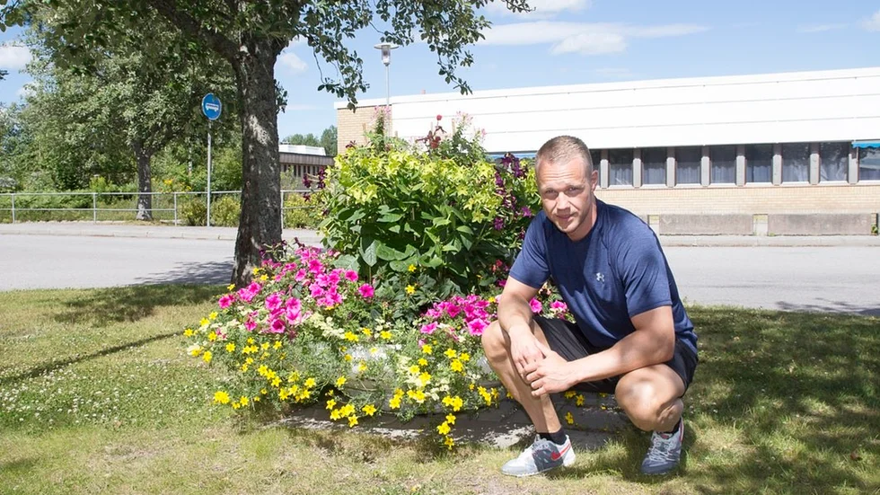 Simon Engström trivs när han får "sitta under korkeken och lukta på blommorna", men bäst av allt trivs han med att träna hårt för att komma förberedd till sin nästa proffsmatch som förhoppningsvis blir den 9 september.