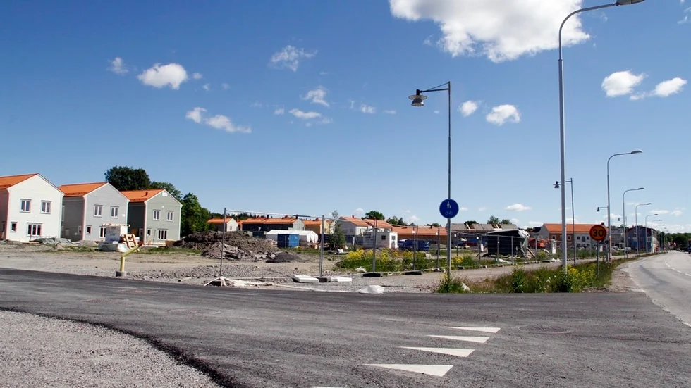 Längs med Kärnbogatan ska tre huskroppar ligga; ytterligare två längs med en ny avtagsväg in mot bostadsområdet.