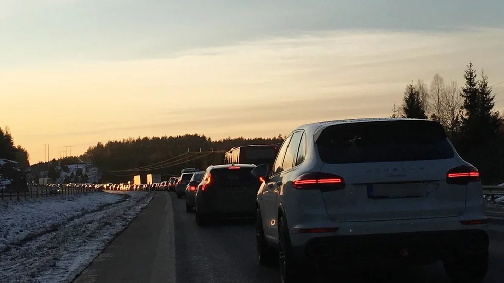 Det bildades långa köer på E4:an förbi olyckan.