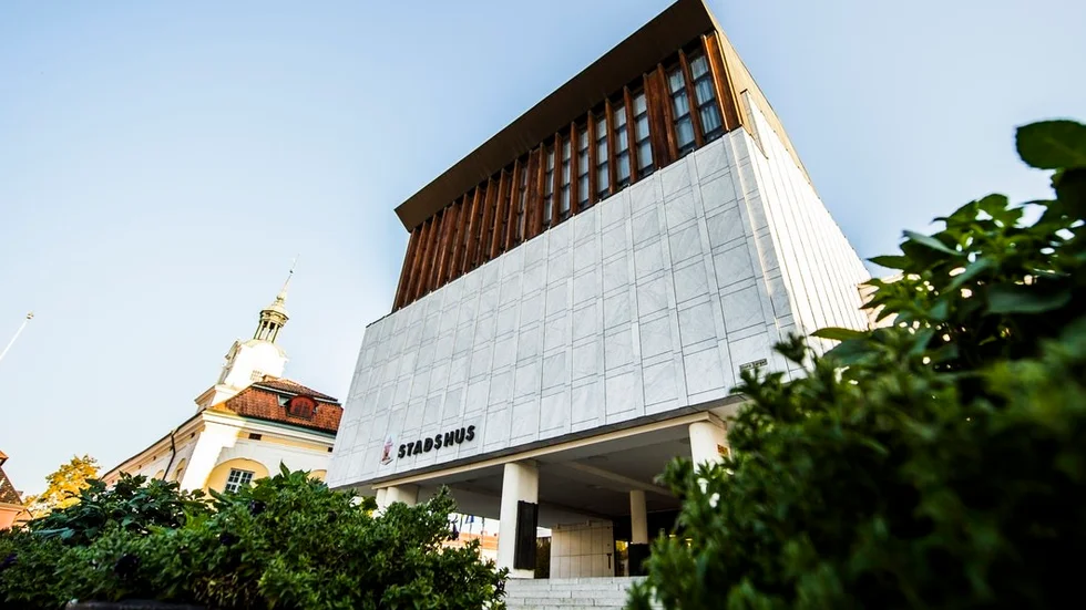 Vi ser en stor potential i Nyköpings kommunala organisation och de medarbetare som varje dag arbetar för att få medborgarservicens stora hjul att snurra, skriver Anna af Sillén (M), Martina Hallström (C), Sofia Remnert (L) och Marita Göransson (KD). Foto: Sandra Nordin