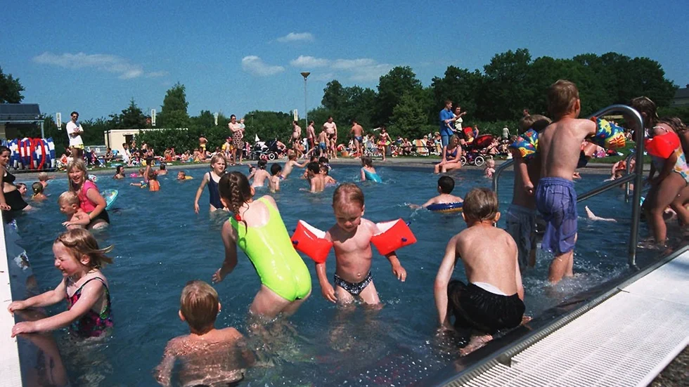 Parkenbadet blev ett värdefullt tillskott för många familjers möjlighet till rekreation och simkunnighet, skriver insändarskribenten. Bilden är tagen 1998.