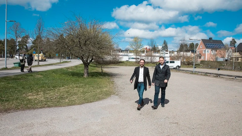 Nu är Poyan Sandnell och Daniel Lundborg på gång med sitt byggprojekt i korsningen Västgötagatan och Oppundavägen.