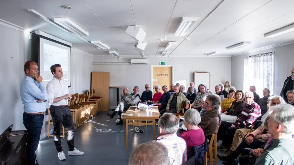 Personerna bakom projekt Elanus, som vill bygga en stor anläggning för kycklinguppfödning i Julita, bjöd in till informationsmöte i Julita i början av maj.