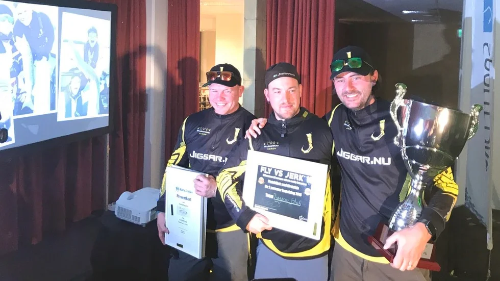 Vinnande laget "Jiggar.nu black" i gädd-SM från Stockholm:  Egron Nilsson,  Jakob Hanc och Björn Boström. Lagets fem längsta gäddor mätte sammanlagt 437 centimeter.