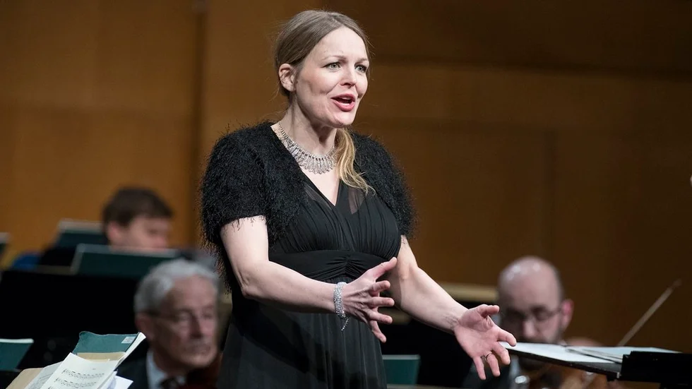 Elin Rombo, här i en konsert med Katrineholms symfoniorkester i början av året, är en av sångarna som har skrivit under uppropet #visjungerut.