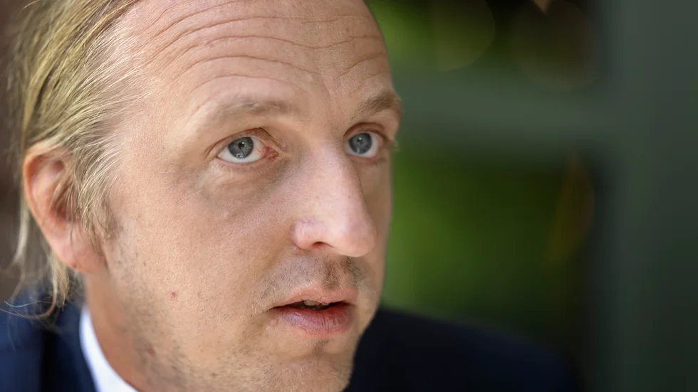 Blankspot med Martin Schibbye som chefredaktör släpper fotbollskort på döda gästarbetare. Arkivbild.