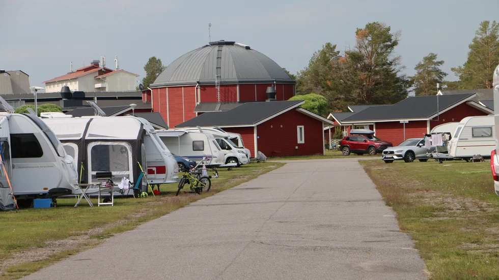 Insändarskribenten tycker att myskänslan försvunnit på Pite havsbads camping och hoppas att det planeras lite upprustning. (Arkivbild)