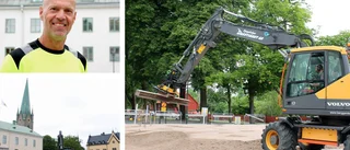 800 ton – här förvandlas Borggården till en gigantisk sandlåda