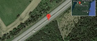 Personbil stillastående på E4 - problem i trafiken