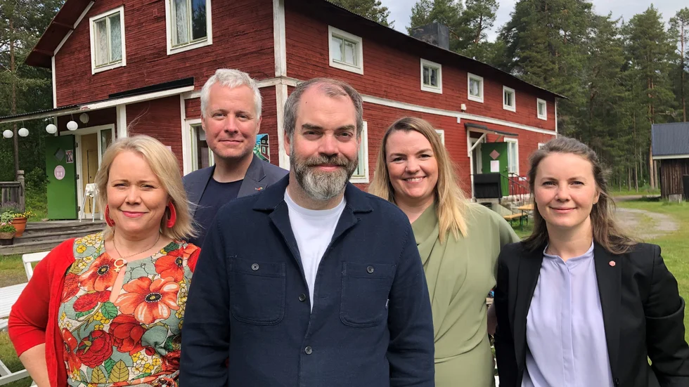 Under torsdagens pressträff vid Kolarens café i Karlsvik berättade S-riksdagsledamöterna om vad de uträttat under den gångna mandatperioden. På bilden syns fr v Hannah Bergstedt, Piteå (statsrådsersättare fr o m 30/11 2021), Linus Sköld, Älvsbyn, Emilia Töyrä, Kiruna, Fredrik Lundh Sammeli, Luleå, samt Ida Karkiainen, Haparanda (statsråd fr o m 30/11 2021).