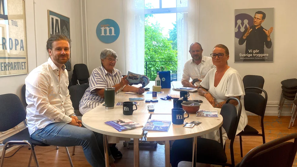 Några av Gotlandsmoderaternas toppnamn, Jesper Skalberg Karlsson, Inger Harlevi, Andreas Unger och Sara Wilhelmsson, presenterar valprogrammet.