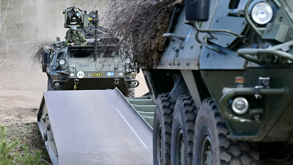 Insändarskribenten tycker att det är dags att byta försvarsminister i Sverige.