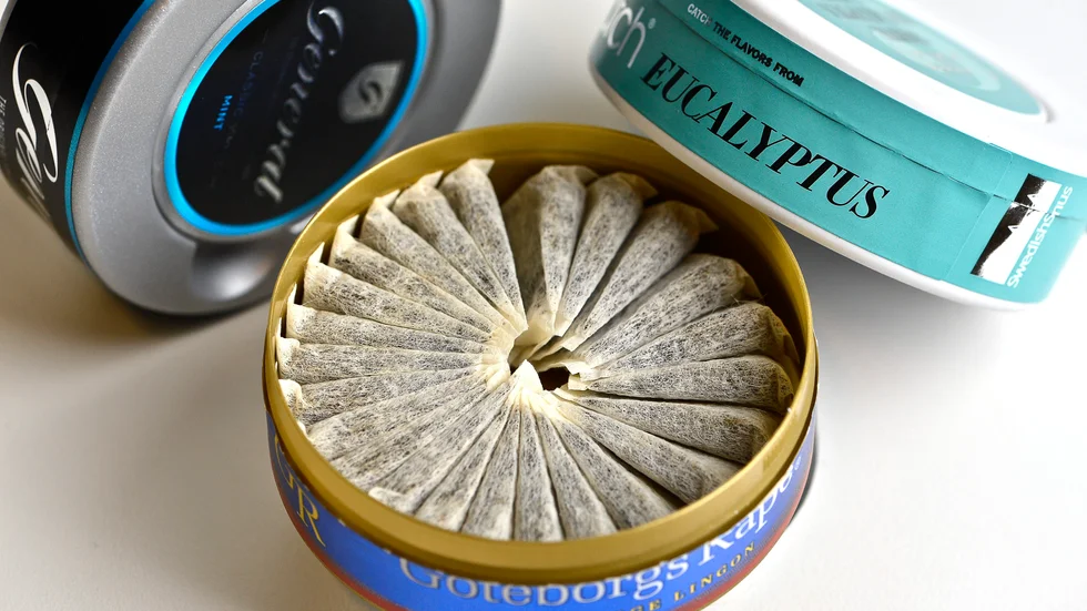 I Sverige använde 20 procent av alla män snus dagligen under 2021.