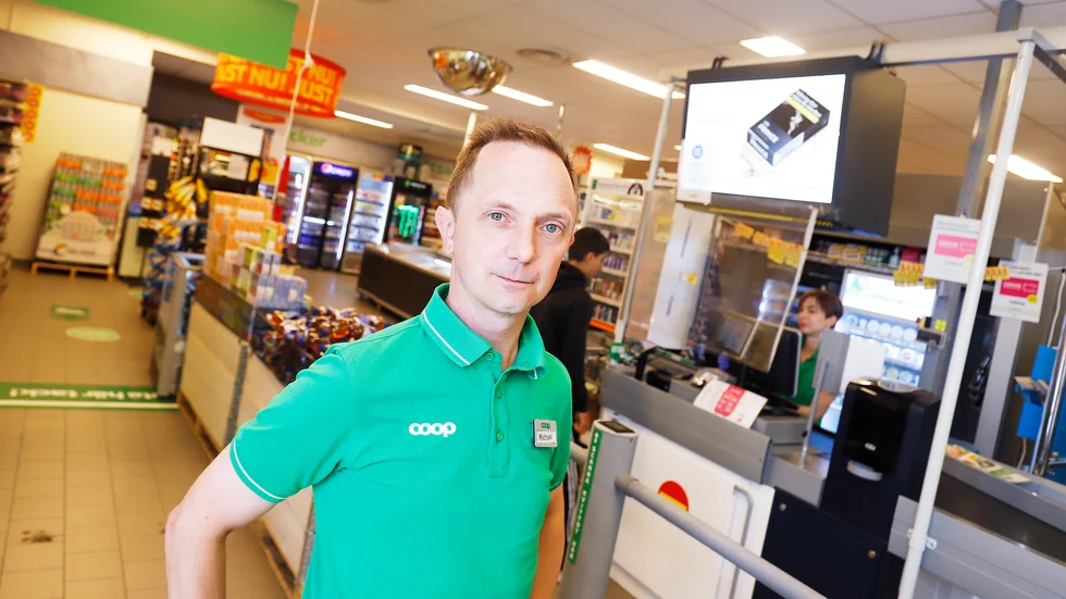 "Beslutet att stänga butiken är enbart ekonomiskt grundat. Det är tråkigt för kunder och våra medarbetare", säger butikschefen Michael Malmbom.