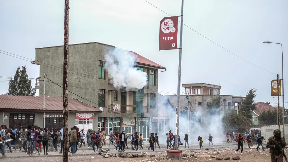 Protesterna mot FN-baser i östra Kongo-Kinshasa fortsatte under tisdagen. På bilden demonstranter i Goma.