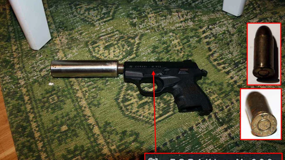 Polisen hittade det vapen som ska ha använts vid dådet. (Bilden är hämtad ur förundersökningen.)