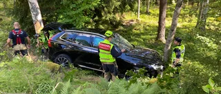 Två singelolyckor – med en minuts mellanrum • "Bilens front är rejält intryckt" • "En rejäl smäll"
