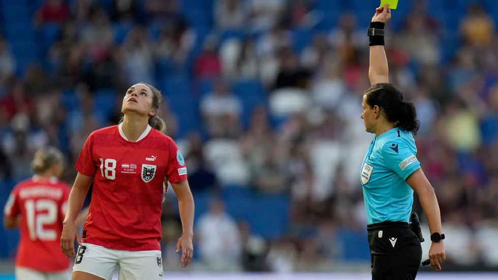 Kateryna Monzul, 41, har fått äran att döma EM-finalen på Wembley.
