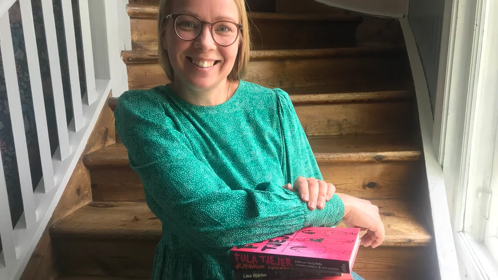 Lisa Bjärbo är en av landets främsta barn- och ungdomsförfattare. Hennes texter skriver hon i villan i Gnesta.