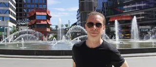 Han glömmer inte sina rötter: "Ju längre jag är borta från stan ju större lokalpatriot har jag blivit..."
