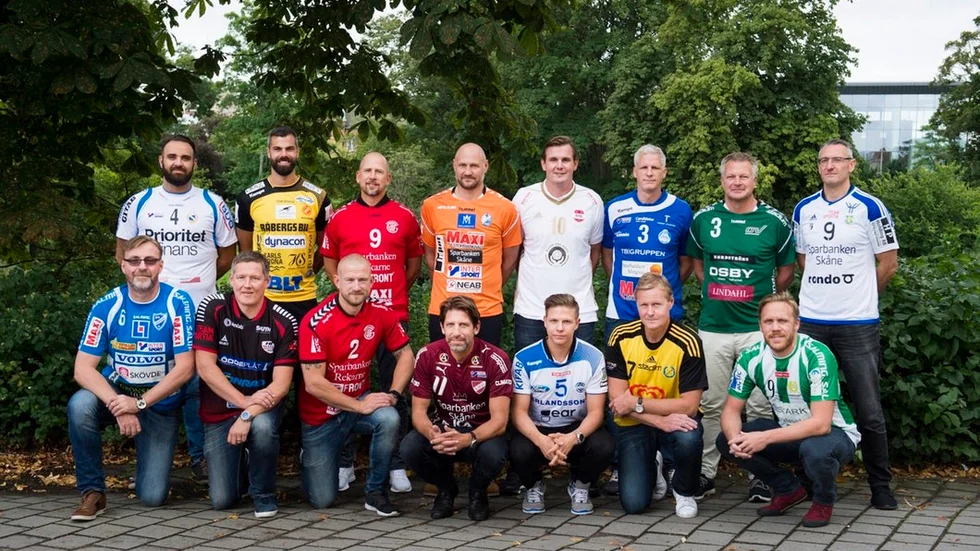 Under måndagen hade Handbollsligan upptaktsträff  i Malmö. Från vänster på rad 1: Jasmin Zuta, Redbergslids IK, Karl-Johan Lång, HIF Karlskrona, Jan Ekman, Eskilstuna Guif, Ola Lindgren, IFK Kristianstad, Martin Boquist, Ricoh, Mikael Franzén, Alingsås HK, Ulf Sivertsson, OV Helsingborg, Jerry Hallbäck, Ystads IF. Rad 2: Patrik Liljestrand, IFK Skövde, Stian Tönnesen, HK Malmö, Nicklas Älgekrans, Eskilstuna Guif, Tomas Axnér, Lugi, Toni Johansson, HK Aranäs, Robert Wedberg, IK Sävehof och Kalle Matsson, Hammarby IF.