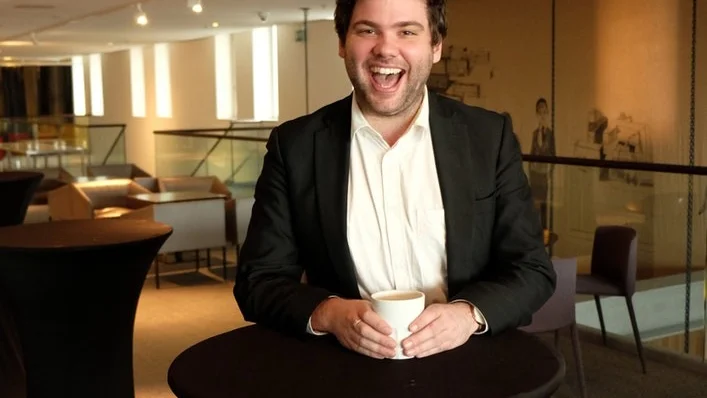 Martin Edlund är taggad inför lördagens festligheter. "Vi quizar, röstar, bluddrar, dricker bubbel och har en kul kväll tillsammans", har han skrivit på eventets sida på Facebook.