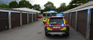 Larm om brand i radhus – boende släckte själva – en till sjukhus