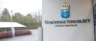 Anklagas för misshandel av tonårsdotter – frias