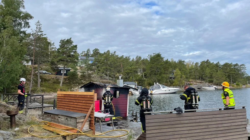 Branden var snabbt under kontroll. Räddningstjänsten övergick till eftersläckningsarbete för att lokalisera eventuella kvarvarande brandhärdar.