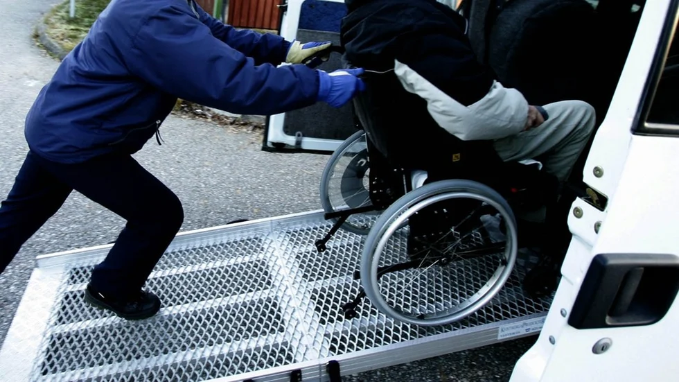 Barn och unga som har färdtjänst erbjuds kostnadsfria resor under sommarlovet.