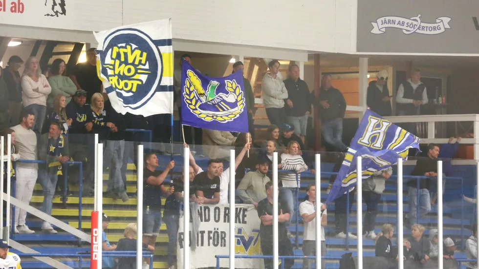 Den hitresta HV71-klacken. Denna bild är dock från lagets möte med Visby Roma, tidigare under turneringen.
