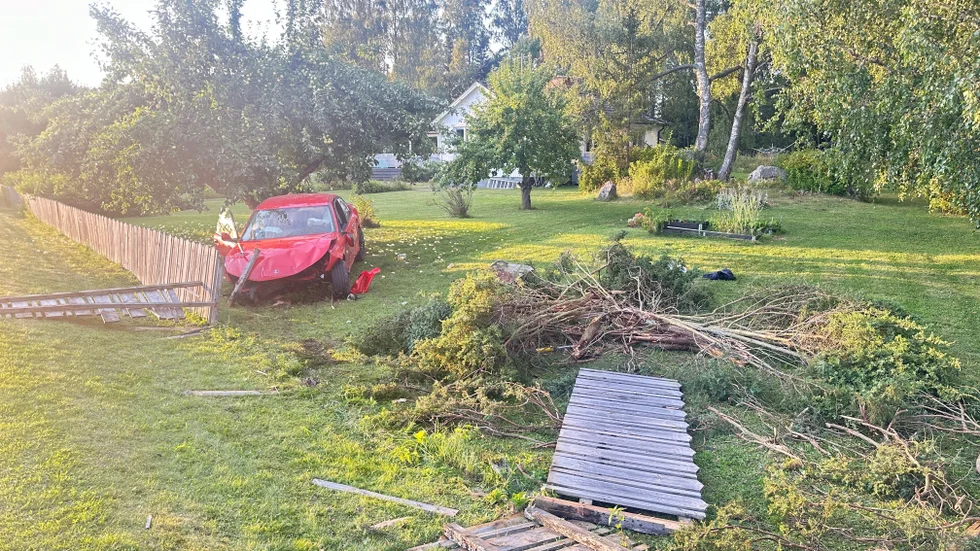 Tomtägaren skickar själv in en bild på bilen.