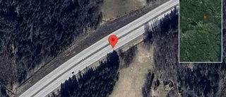 Stillastående personbil på E4 - problem i trafiken