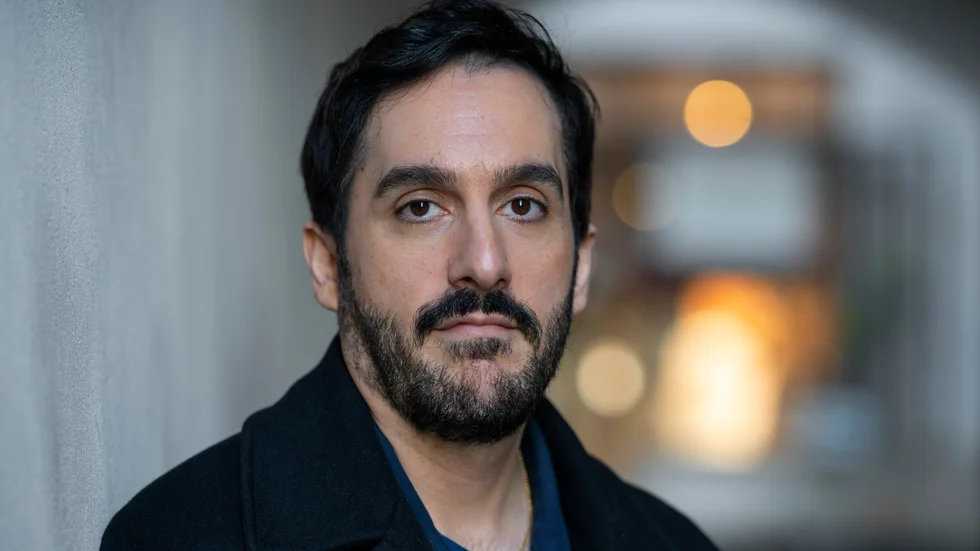 Regissören Levan Akin, aktuell med sin nya film "Passage".