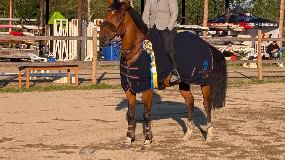 Tillsammans med stoet Isaltum Kieni tog Erica Cox, som numera tävlar för Ray Sportryttare, både en andraplats och en seger under lördagens tävlingar.