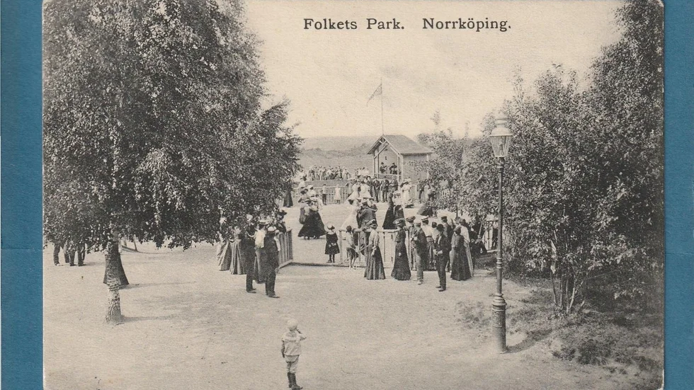 Folkets park i Norrköping för drygt 100 år sedan.