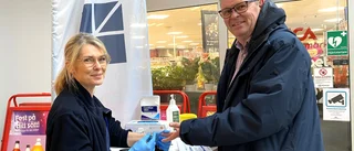 Här tar Michael blodprov – mitt i köpcentrumet: "Kunde inte ana"