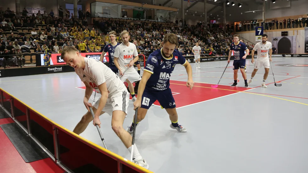 Oscar Kristensen (nämast kameran) var aktuell för en övergång till Visby IBK, men den blir inte av.