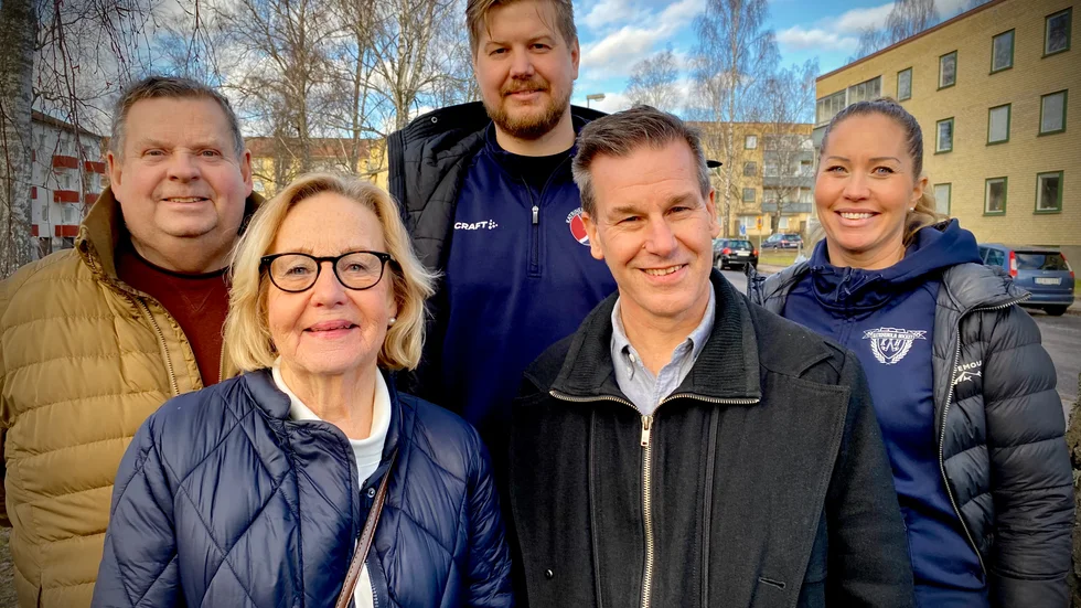 Mats Gustafsson (DFK), Dennis Gunnar (KVBS), Terese Carlsson (Katrineholm hockey), Inger Norden och Rickard Lönn (Värmbols FC) har krokat arm för att Katrineholm ska få tillbaka sitt idrottsgymnasium.