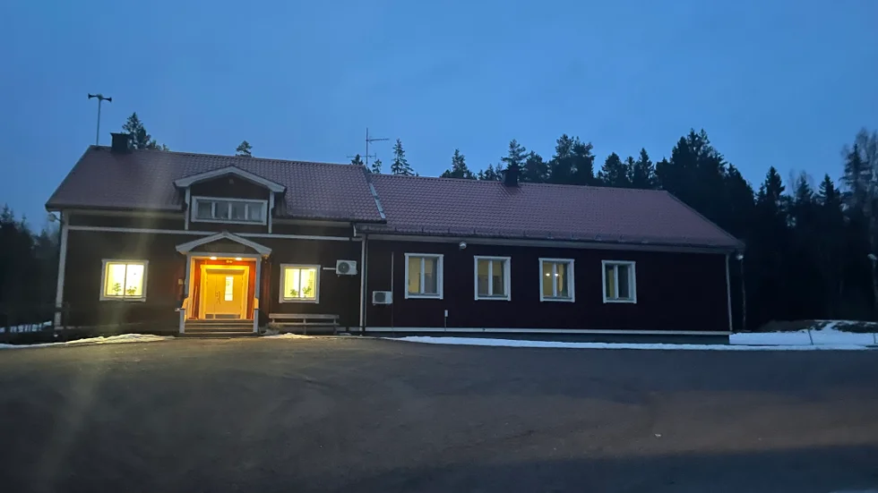 Det lyser i bygdegården.