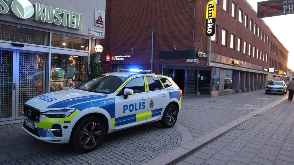 Flera polispatruller ryckte ut till olycksplatsen på fredagskvällen.