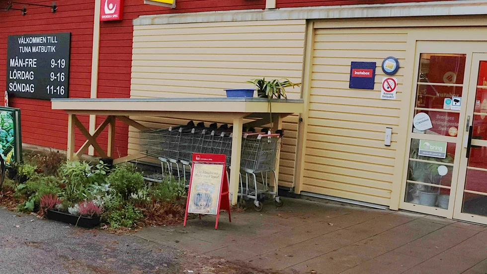 Matbutiken i Tuna riskerar att försvinna. Bolaget som äger butiken har skickat in en begäran om nedsättning av hyran, men den avslog kommunen som istället föreslog en avbetalningsplan.