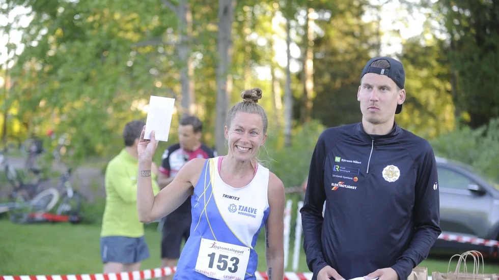 Vinnarna av långa banan: Frida Södermark och Erik Johansson.