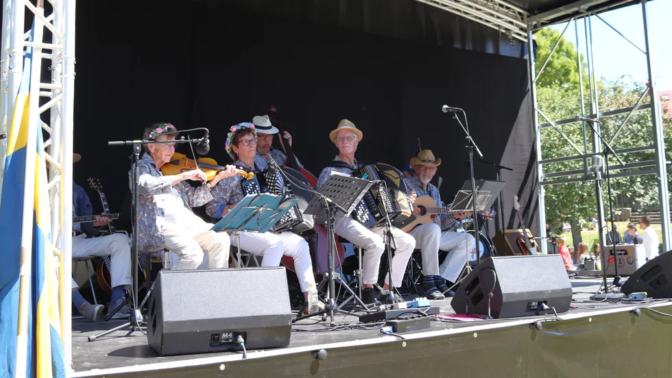 Gutebälgarna spelade vackert till både ringdanser och folkdans.