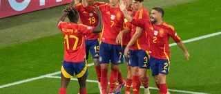 Spanien imponerade – men räddades av självmål