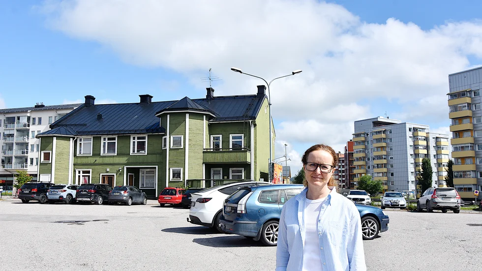"Det känns lite som en bakgård. Att få en förtätning och snygga till det tror jag skulle göra jättemycket för stadsmiljön, men då behöver vi ordna trafiken och det arbetar vi nu med i detaljplanen", säger Ellinor Isaksson Larsson, tillförordnad plan- och exploateringschef.