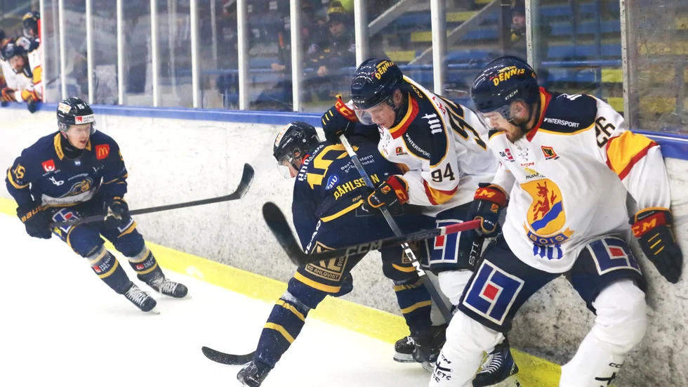 Från Mariestad hämtar Visby Roma backen Andreas Thelander.